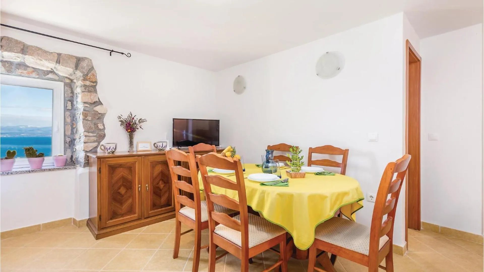 Awesome Home In Moscenicka Draga With Kitchen Croácia